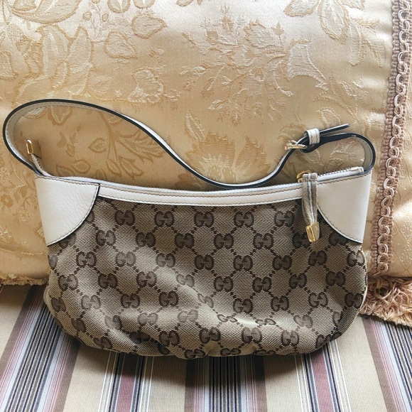 Gucci Handbags - Gucci GG shoulder bag white
